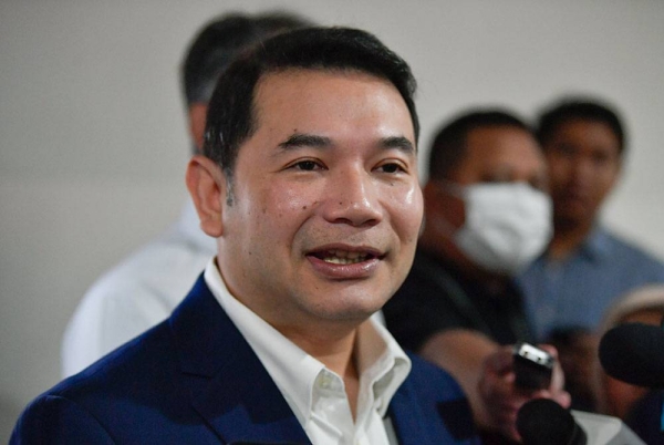 'Mahu tolong lebih ramai orang, wujud peluang pekerjaan' - Rafizi buka kedai makan, barangan harian RM5